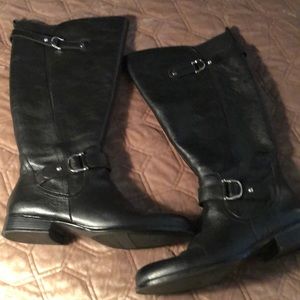 Naturalizer wide-calf riding boot. Size 10